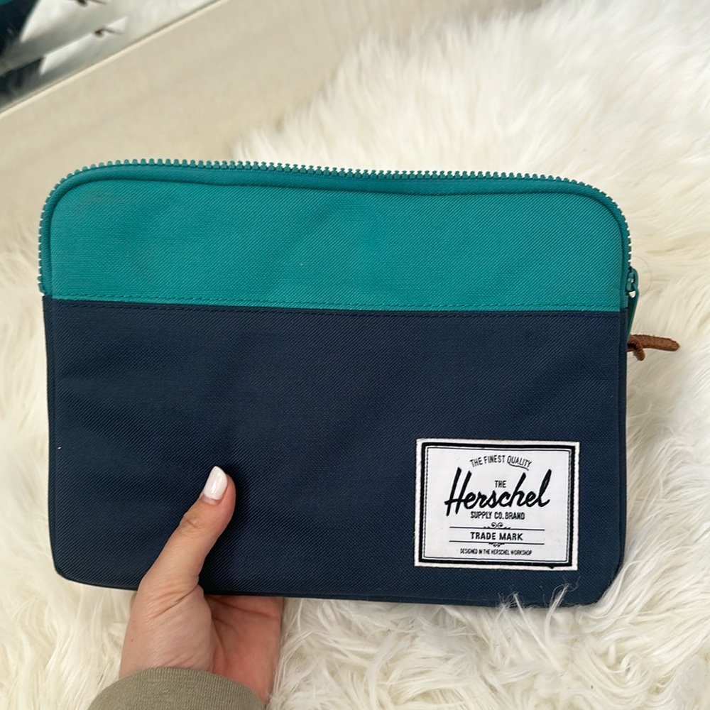 Herschel iPad Minj Size Small Protective Zip